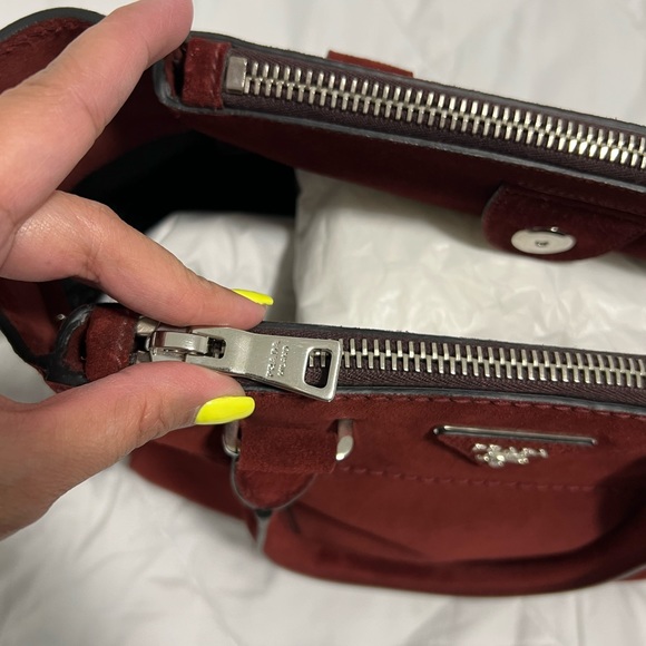 SOLD!! ✅ BNWT. 💯 Authentic Prada Galleria Shopping Tote, Crossbody strap. - Picture 5 of 13